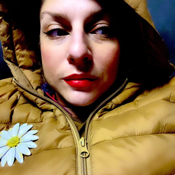 Meet your Posher, Jennivader - Picture 1 of 3